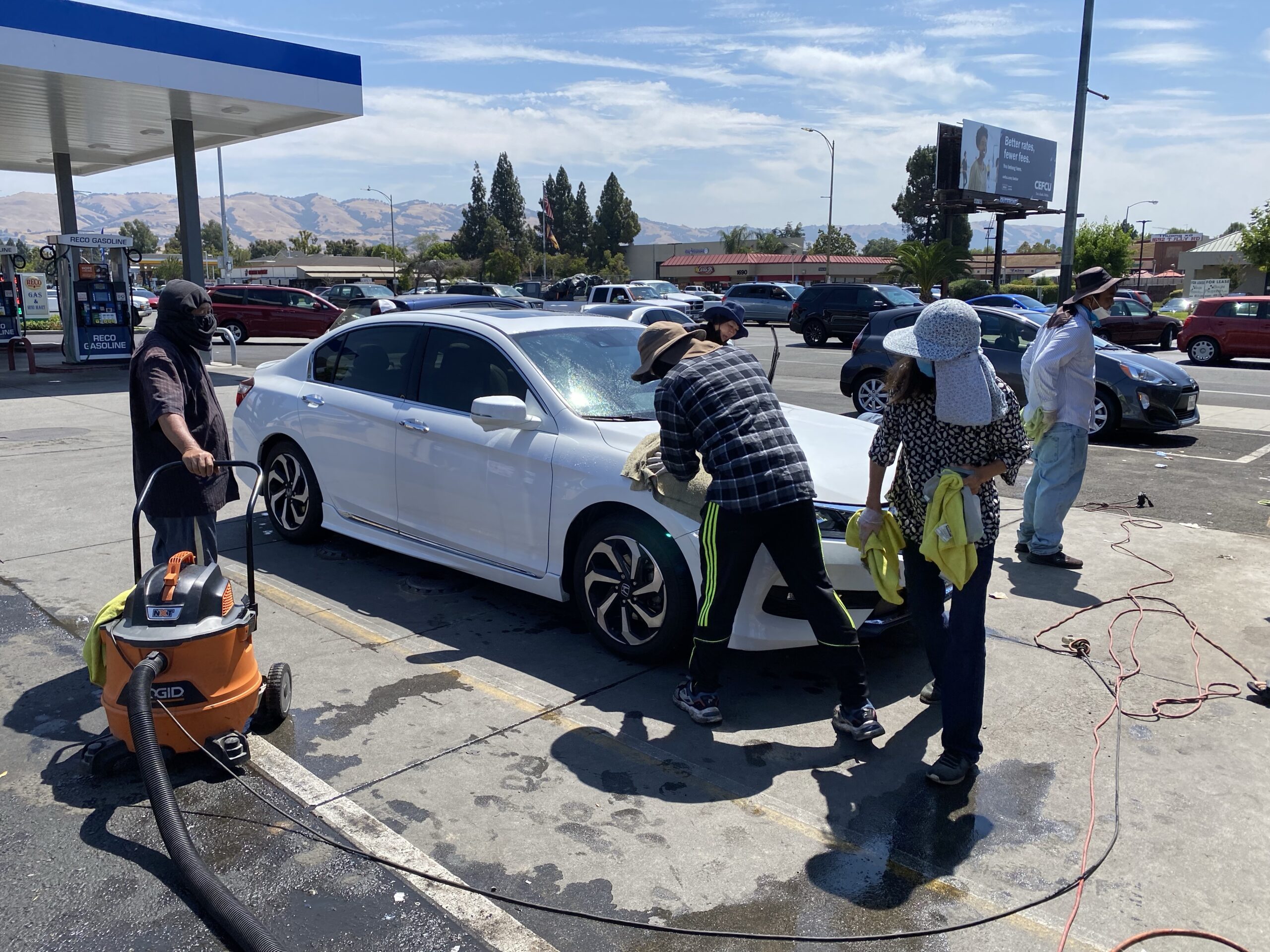 Hand car wash in San Jose Lucio Vazquez